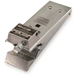 Semi conductor scoring tool